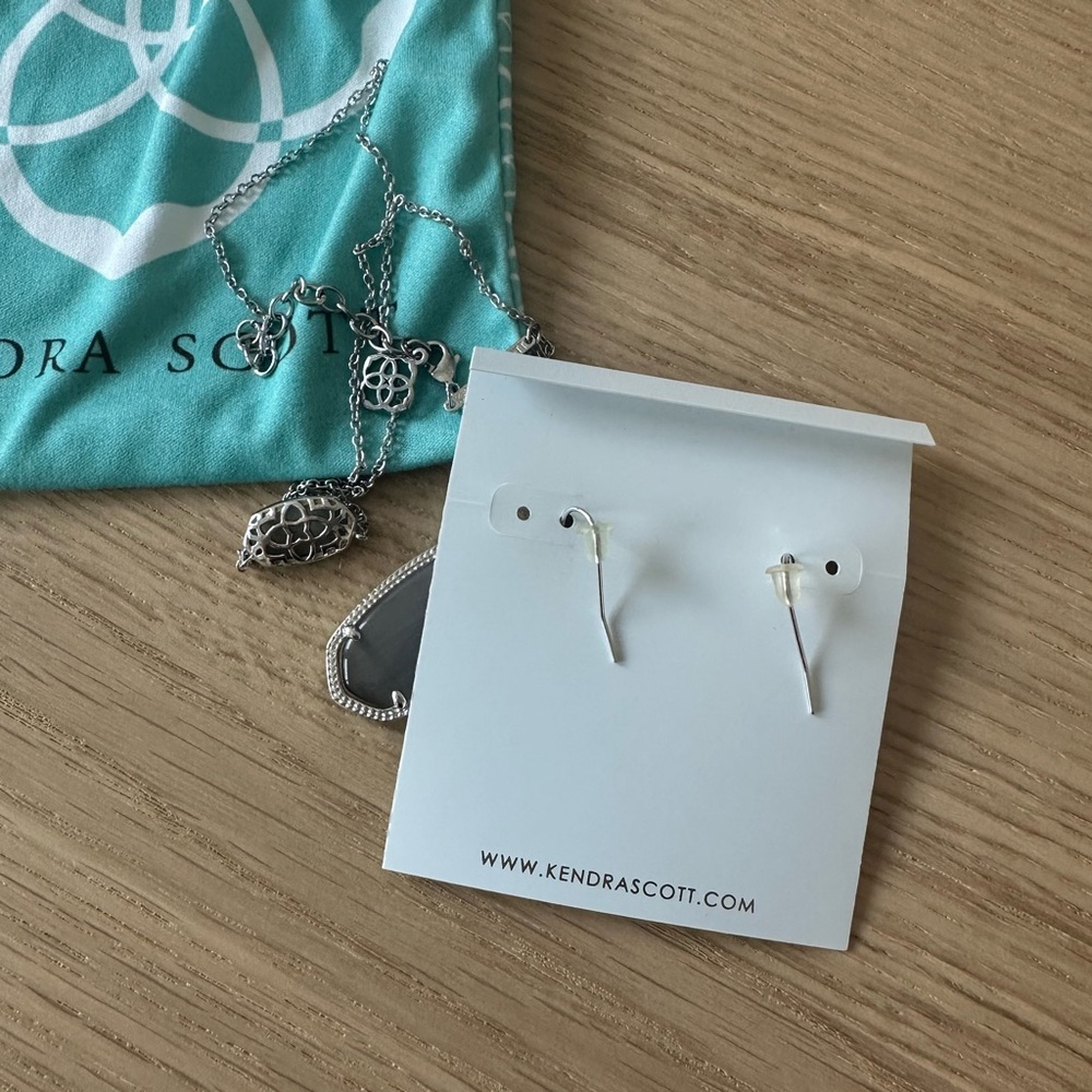 Kendra Scott Elle Earrings and Elisa Pendant - Picture 2 of 6